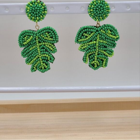 Cc California beaded earrings, green, pierced - Picture 2 of 5